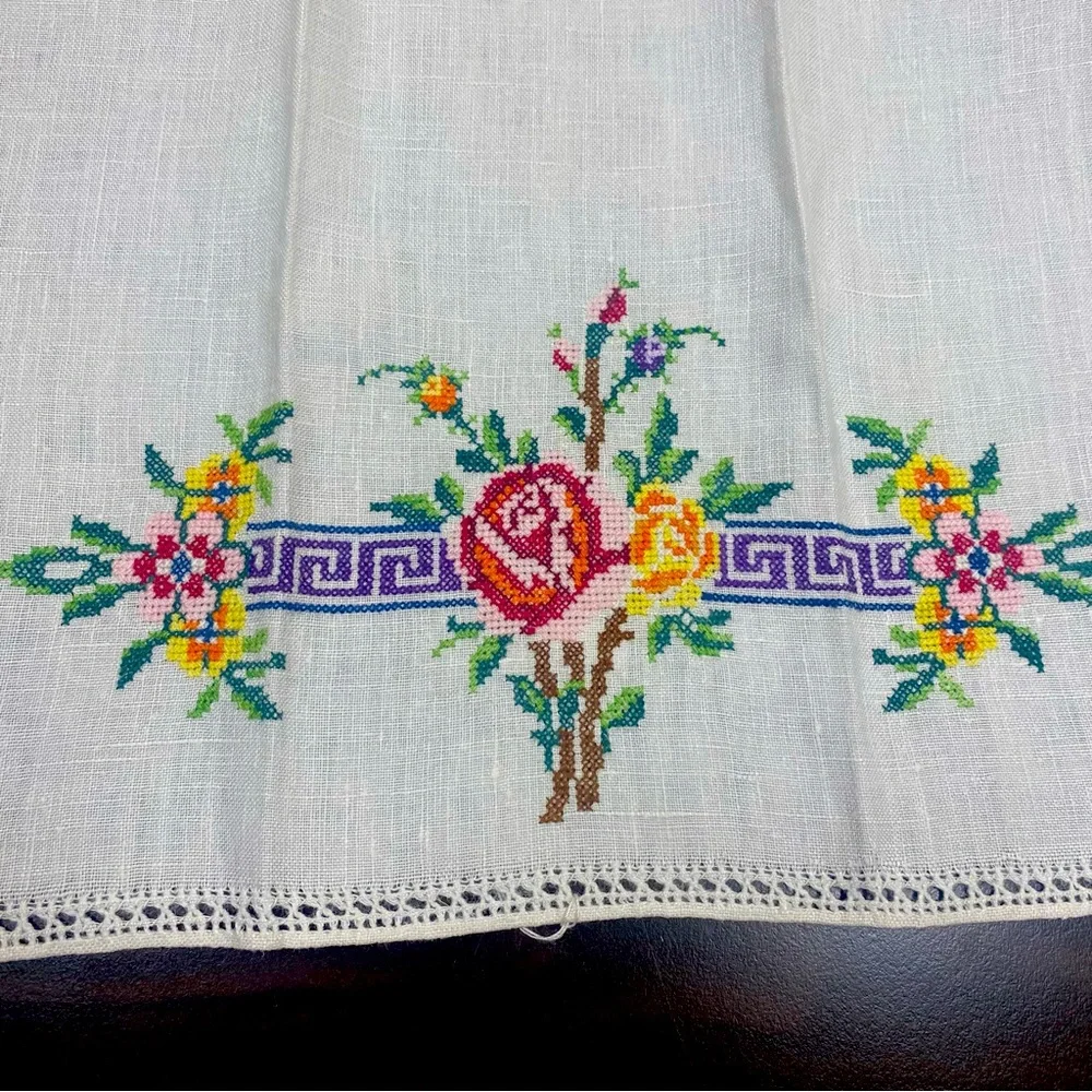 Beautiful floral vintage hand embroidered finger tip linen towel